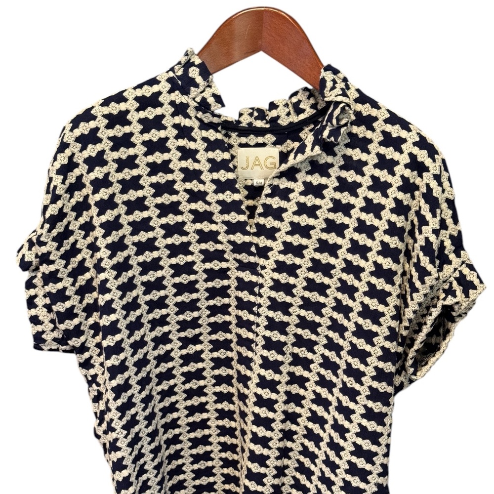 JAG, Women's Blouse, 100% Linen.  Color:  Blue and White.  Size M